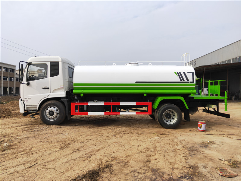 東風(fēng)天錦15方灑水車