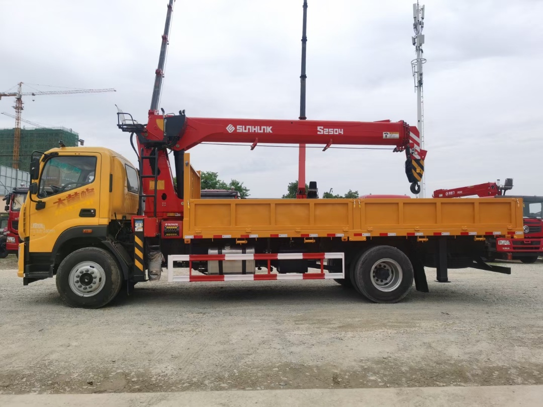 國(guó)六福田大黃蜂宏昌天馬10噸隨車(chē)吊