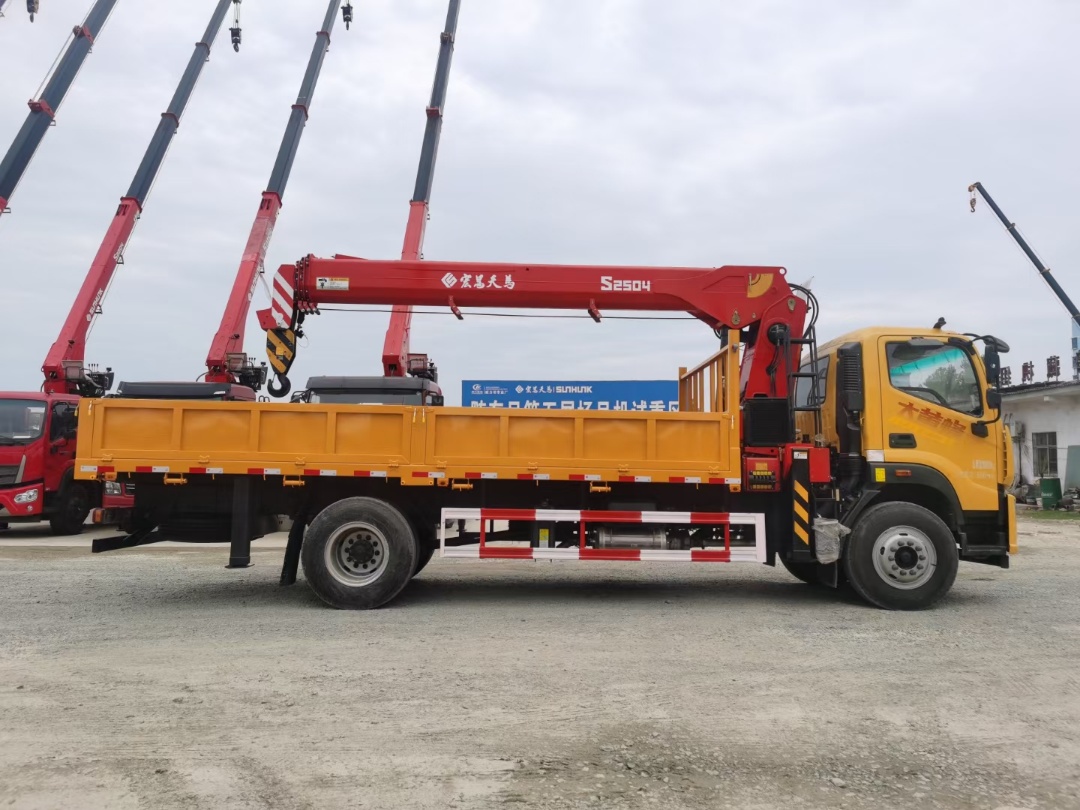 國(guó)六福田大黃蜂宏昌天馬10噸隨車(chē)吊